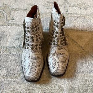 ZODIAC Snake Print Adele Women’s Moto Booties Birch/Snake Size 7 Women’s boot